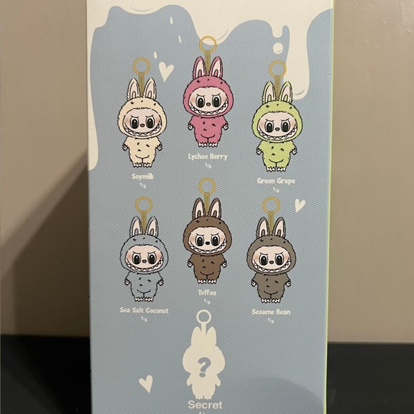 Exciting Macaron Authentic and confirmed Labubu Green grape - Picture 3 of 4